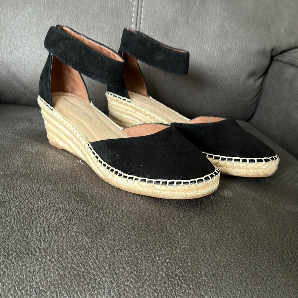 Rockport wedges. Very cute and versatile. Only worn a couple of times.